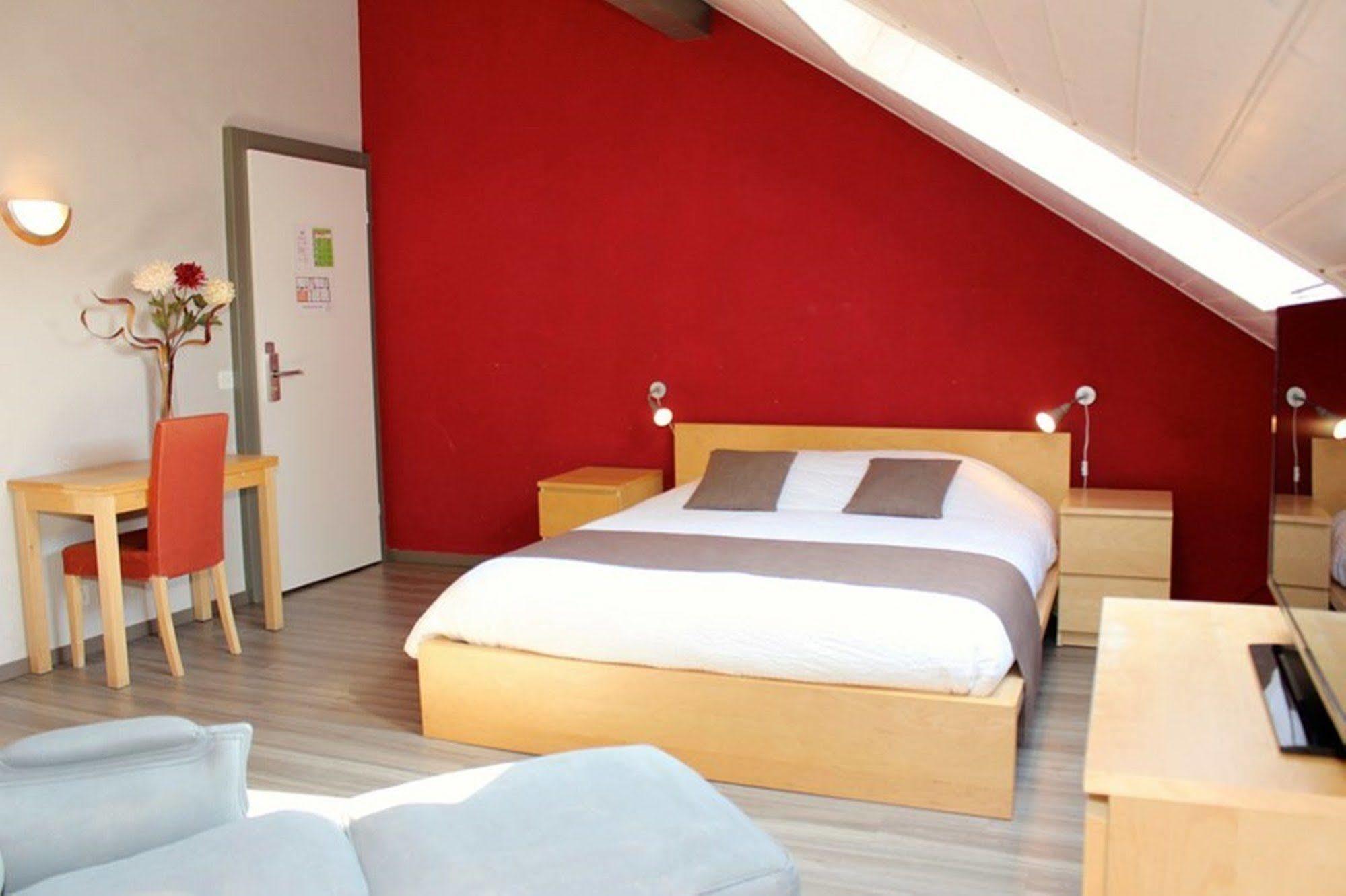 Du Marche Hotel 2*