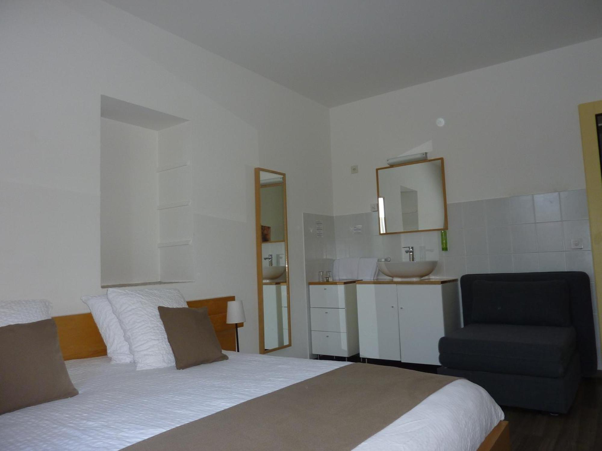 Du Marche Hotel