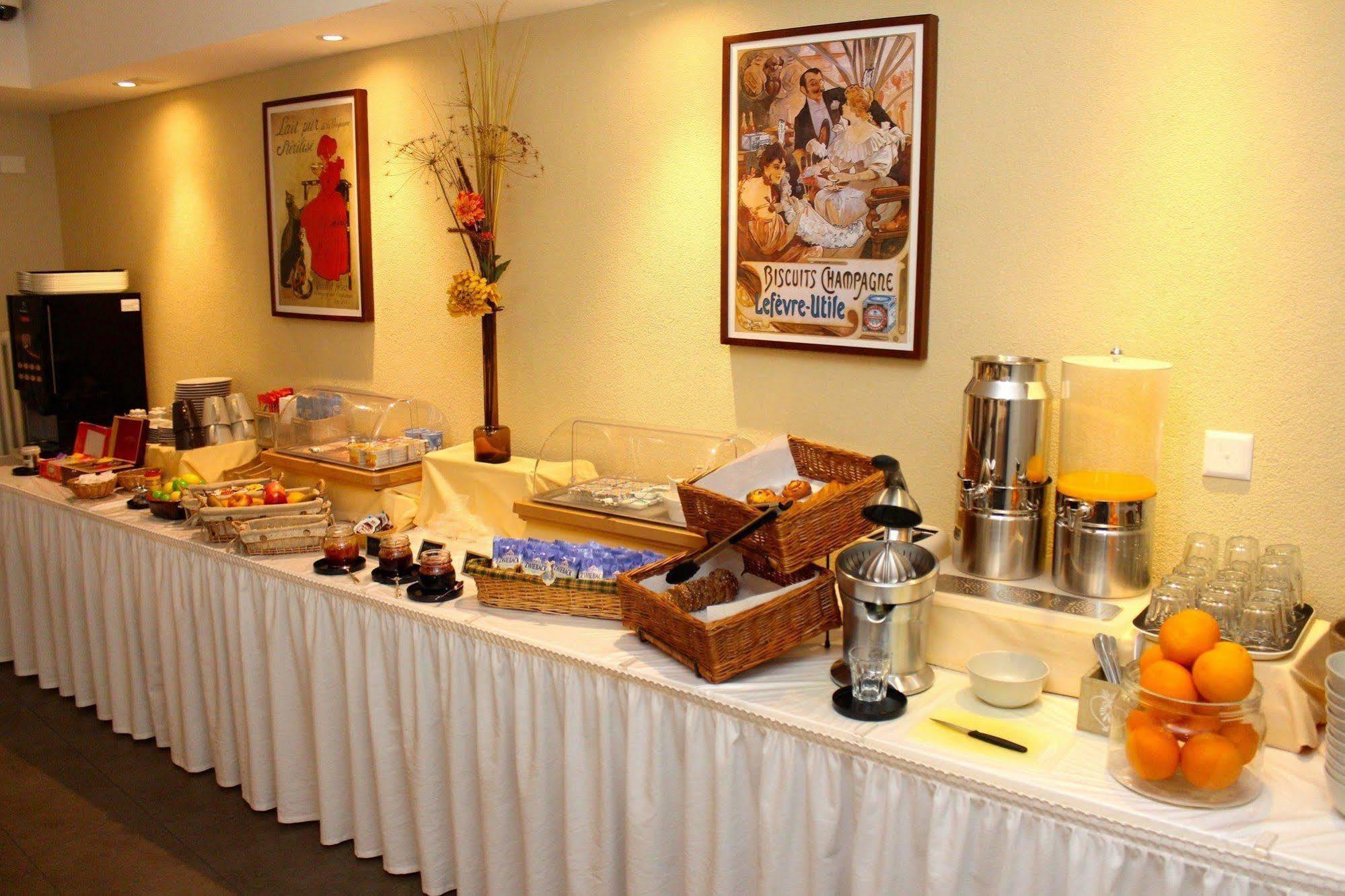 Du Marche Hotel